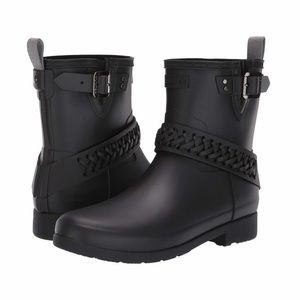 HUNTER RAIN BOOTS MATTE BLACK SZ 7 - REFINED BIKER BOOT W WOVEN STRAP, LIKE NEW